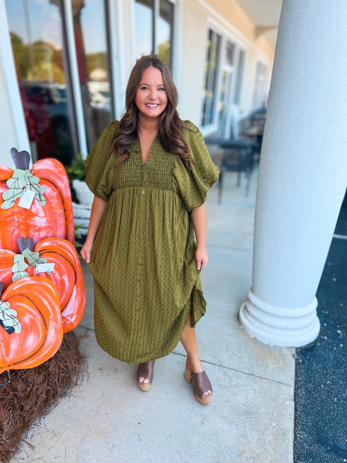 Curvy Catherine Linen Feels Midi Dress